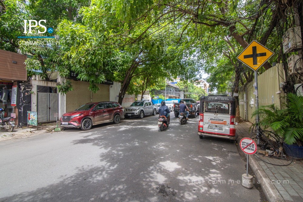 1094 Sqm Corner Land For Sale – BKK1, Phnom Penh