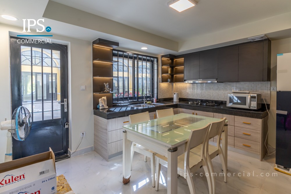 5 Bedroom Shophouse For Rent – Chroy Changvar, Phnom Penh